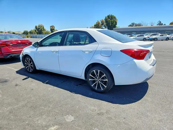 5YFBURHE9HP658130 2017 TOYOTA COROLLA - Image 2