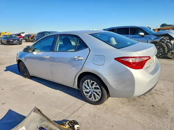 5YFBURHE9HP658662 2017 TOYOTA COROLLA - Image 2