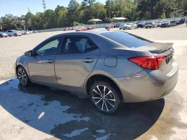 5YFBURHE9HP660587 2017 TOYOTA COROLLA - Image 2