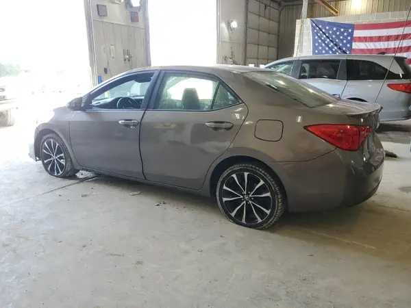5YFBURHE9HP661013 2017 TOYOTA COROLLA - Image 2