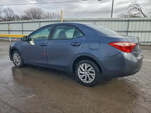 5YFBURHE9HP661156 2017 TOYOTA COROLLA - Image 2