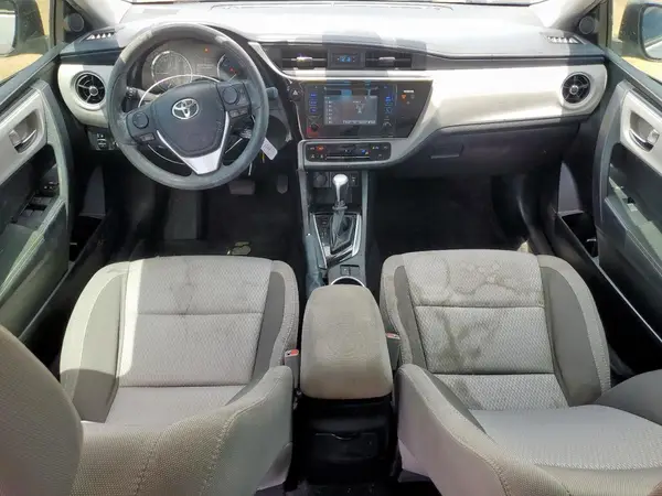 5YFBURHE9HP661593 2017 TOYOTA COROLLA - Image 8