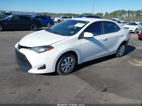 5YFBURHE9HP663084 2017 TOYOTA COROLLA - Image 2