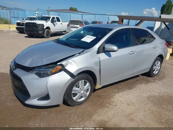 5YFBURHE9HP664932 2017 TOYOTA COROLLA - Image 2