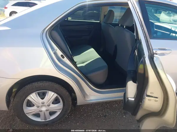 5YFBURHE9HP664932 2017 TOYOTA COROLLA - Image 8