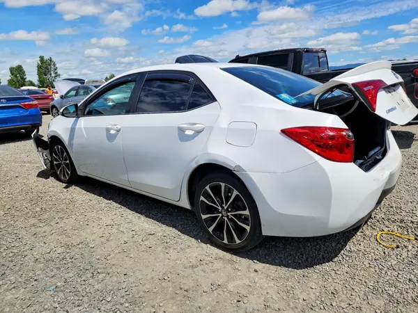 5YFBURHE9HP665188 2017 TOYOTA COROLLA - Image 2