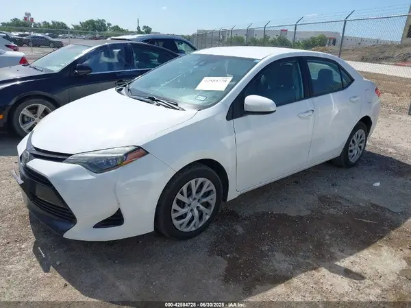 5YFBURHE9HP665935 2017 TOYOTA COROLLA - Image 2