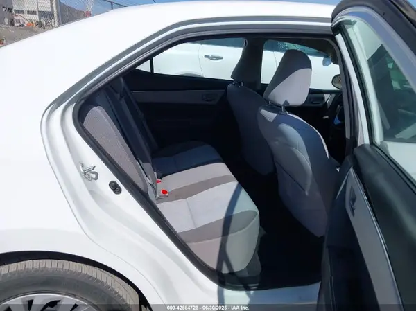 5YFBURHE9HP665935 2017 TOYOTA COROLLA - Image 8