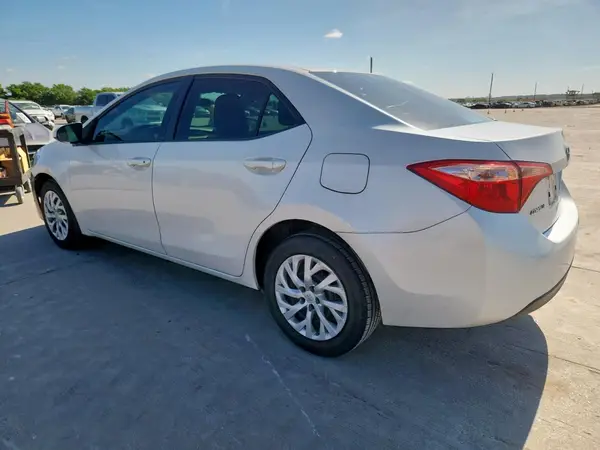 5YFBURHE9HP667166 2017 TOYOTA COROLLA - Image 2