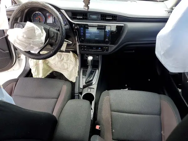 5YFBURHE9HP667359 2017 TOYOTA COROLLA - Image 8