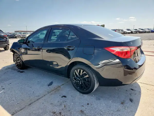 5YFBURHE9HP667572 2017 TOYOTA COROLLA - Image 2