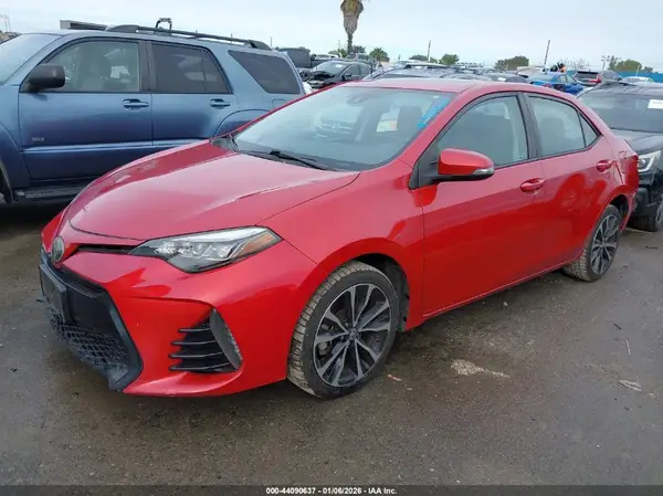 5YFBURHE9HP670343 2017 TOYOTA COROLLA - Image 2