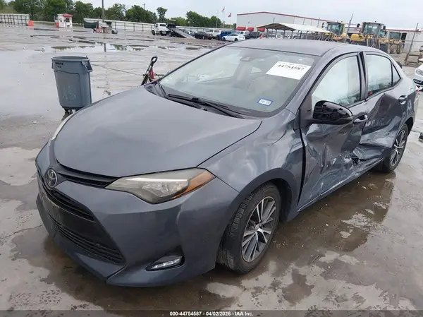 5YFBURHE9HP671461 2017 TOYOTA COROLLA - Image 2