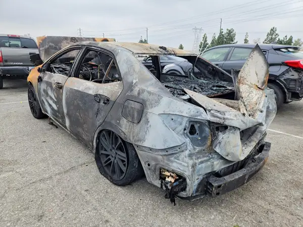 5YFBURHE9HP671816 2017 TOYOTA COROLLA - Image 2