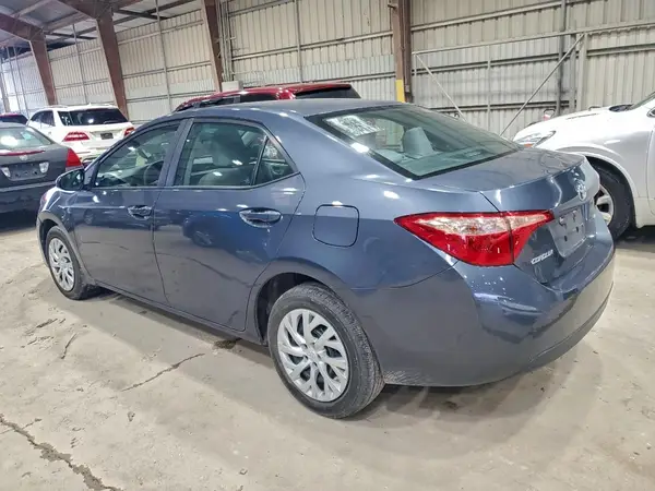 5YFBURHE9HP671976 2017 TOYOTA COROLLA - Image 2