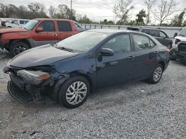 5YFBURHE9HP673758 2017 TOYOTA COROLLA - Image 1