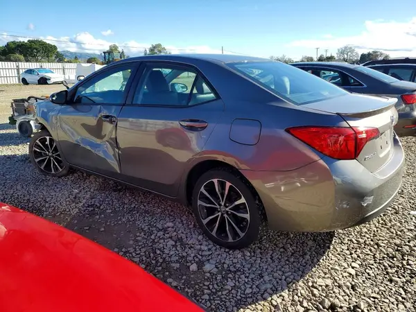 5YFBURHE9HP675266 2017 TOYOTA COROLLA - Image 2