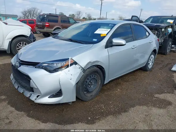 5YFBURHE9HP676353 2017 TOYOTA COROLLA - Image 2