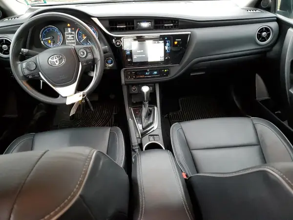 5YFBURHE9HP676773 2017 TOYOTA COROLLA - Image 8