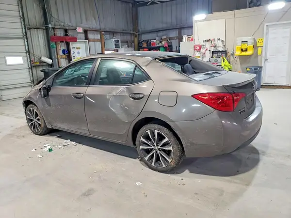 5YFBURHE9HP677986 2017 TOYOTA COROLLA - Image 2