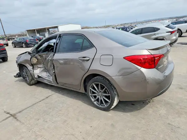 5YFBURHE9HP678832 2017 TOYOTA COROLLA - Image 2