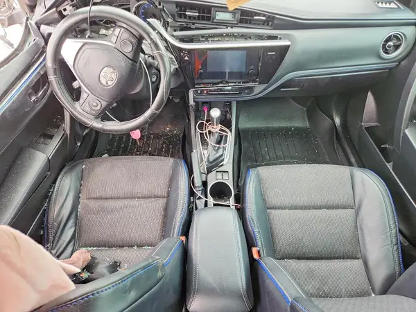 5YFBURHE9HP678832 2017 TOYOTA COROLLA - Image 8