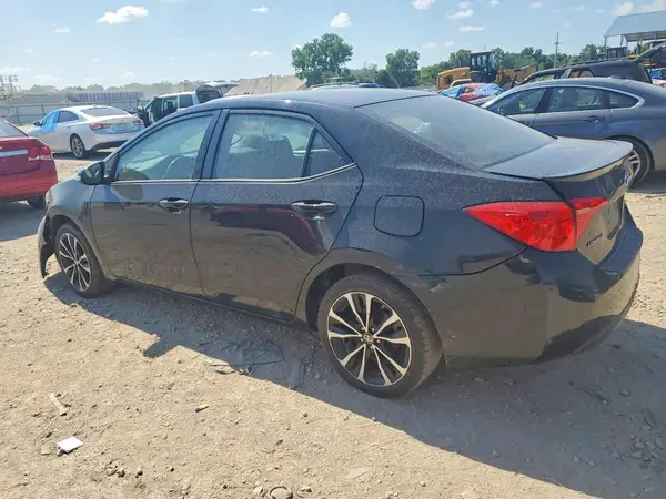 5YFBURHE9HP678958 2017 TOYOTA COROLLA - Image 2