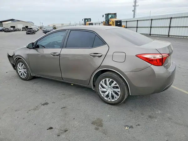 5YFBURHE9HP679902 2017 TOYOTA COROLLA - Image 2