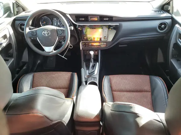 5YFBURHE9HP680774 2017 TOYOTA COROLLA - Image 8