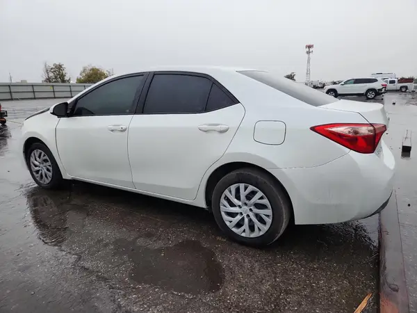 5YFBURHE9HP681486 2017 TOYOTA COROLLA - Image 2