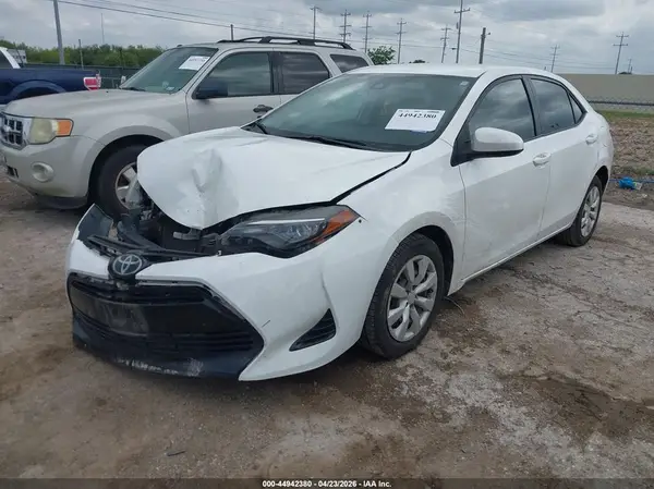 5YFBURHE9HP684579 2017 TOYOTA COROLLA - Image 2
