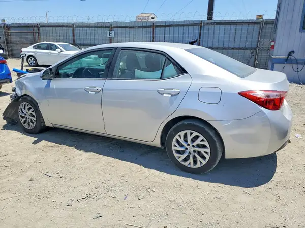 5YFBURHE9HP685442 2017 TOYOTA COROLLA - Image 2