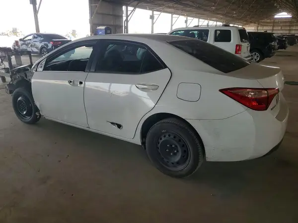 5YFBURHE9HP686896 2017 TOYOTA COROLLA - Image 2