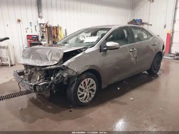5YFBURHE9HP687823 2017 TOYOTA COROLLA - Image 2