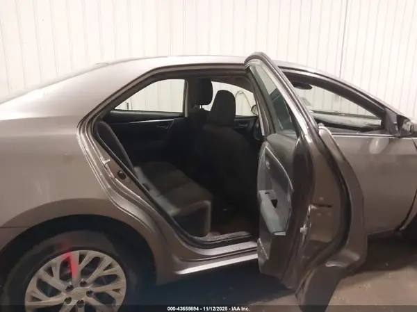 5YFBURHE9HP687823 2017 TOYOTA COROLLA - Image 8