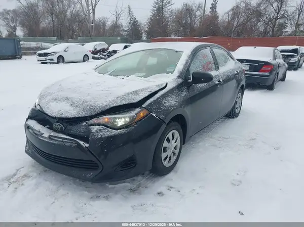 5YFBURHE9HP687935 2017 TOYOTA COROLLA - Image 2