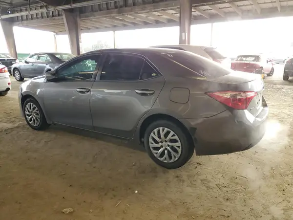 5YFBURHE9HP688261 2017 TOYOTA COROLLA - Image 2