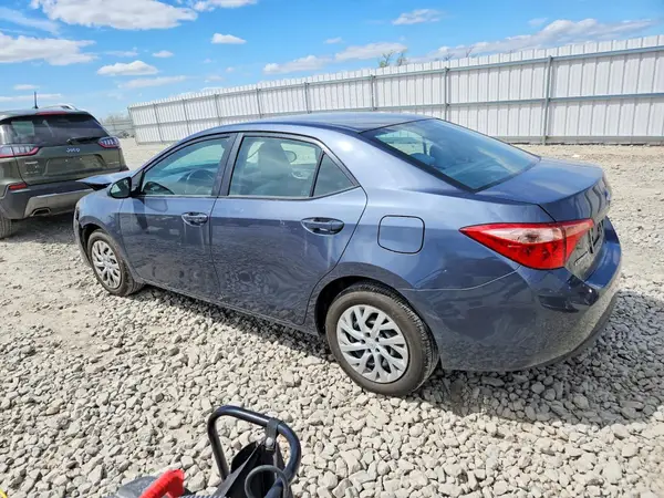 5YFBURHE9HP688955 2017 TOYOTA COROLLA - Image 2