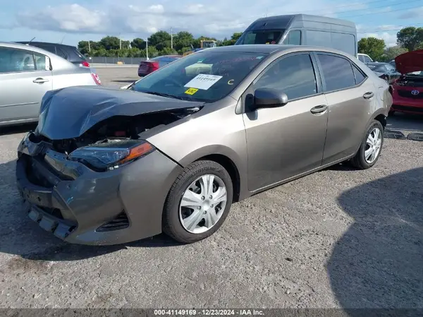 5YFBURHE9HP689524 2017 TOYOTA COROLLA - Image 2