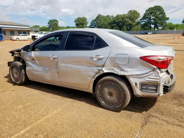 5YFBURHE9HP689796 2017 TOYOTA COROLLA - Image 2