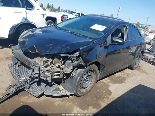 5YFBURHE9HP692777 2017 TOYOTA COROLLA - Image 2