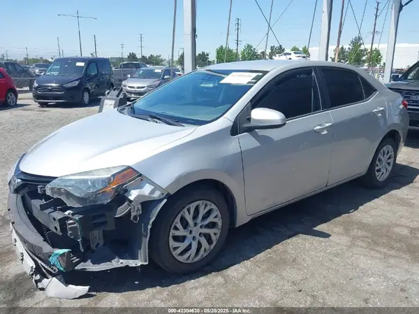 5YFBURHE9HP696053 2017 TOYOTA COROLLA - Image 2