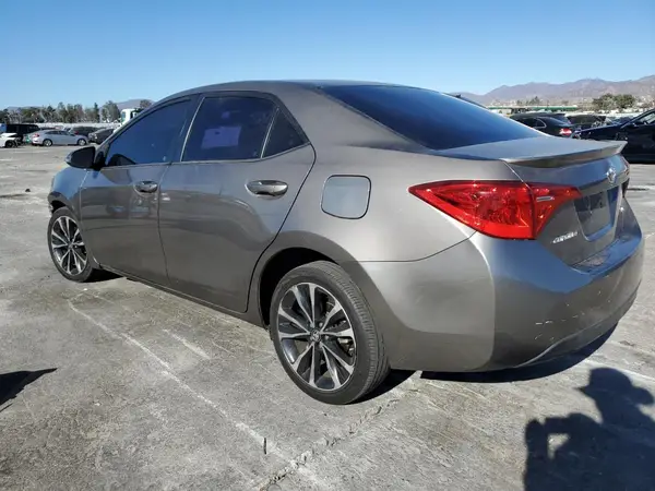 5YFBURHE9HP698501 2017 TOYOTA COROLLA - Image 2