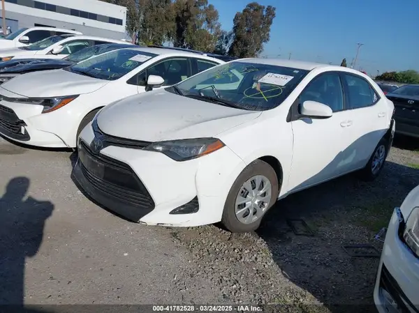 5YFBURHE9HP698966 2017 TOYOTA COROLLA - Image 2