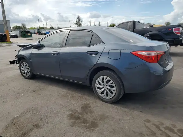 5YFBURHE9HP701977 2017 TOYOTA COROLLA - Image 2