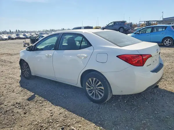 5YFBURHE9HP702403 2017 TOYOTA COROLLA - Image 2