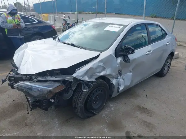 5YFBURHE9HP705043 2017 TOYOTA COROLLA - Image 2