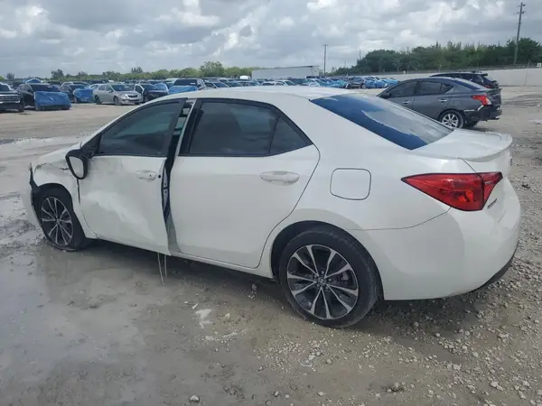 5YFBURHE9HP705236 2017 TOYOTA COROLLA - Image 2