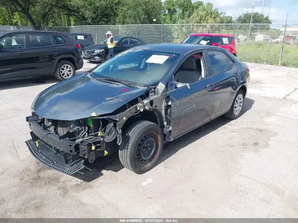 5YFBURHE9HP705253 2017 TOYOTA COROLLA - Image 2