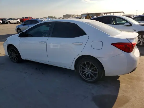 5YFBURHE9HP706922 2017 TOYOTA COROLLA - Image 2